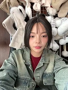 Yui-Ti online show from 3, 12, 2025