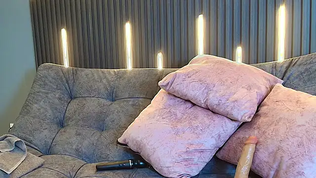 scarlett aviebby online show from 4, 12, 2025