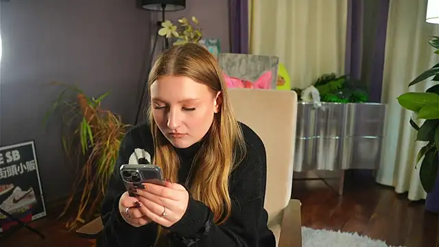 Snapshot of MitsukoBaral chatting on 25, 11, 2025 MitsukoBaral online show from 25, 11, 2025