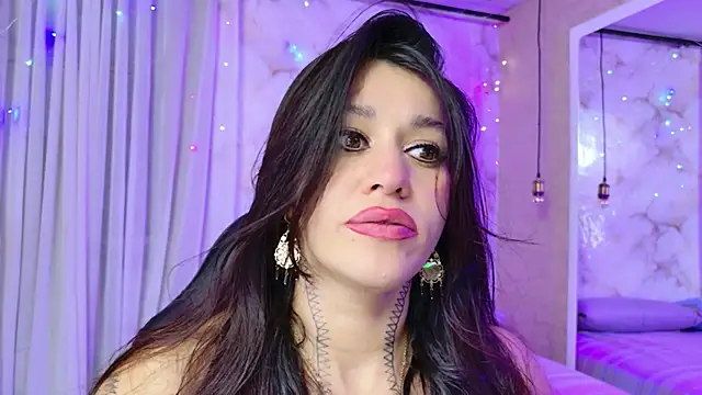 Snapshot of abby_saenz_2025 chatting on 25, 11, 2025 abby saenz 2025 online show from 25, 11, 2025