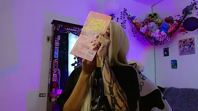 Layla quinn online show from 13, 1, 2026