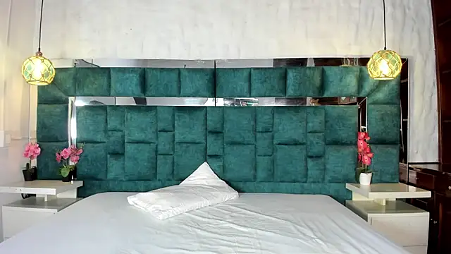  bonnyandclyde online show from 4, 4, 2026