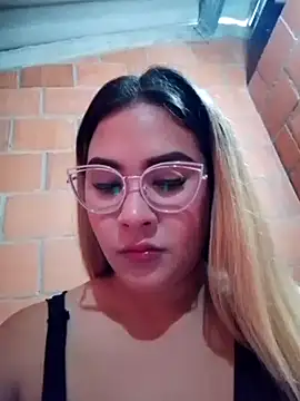 Zoe Glow online show from 26, 11, 2025