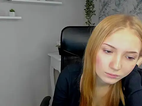 Chloeblonde18 online show from 26, 11, 2025