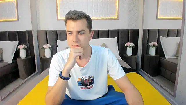 Snapshot of ThomasSmity chatting on 25, 11, 2025 ThomasSmity online show from 25, 11, 2025