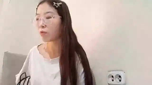 MollyTiger online show from 4, 12, 2025