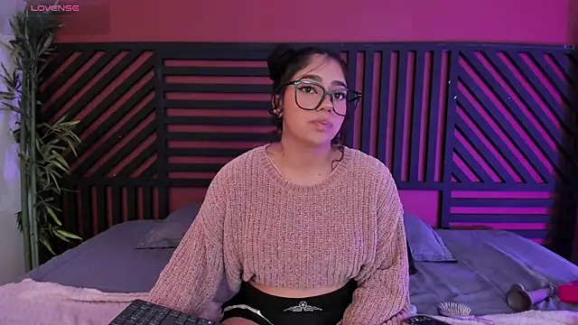 luna cute   online show from 4, 2, 2026