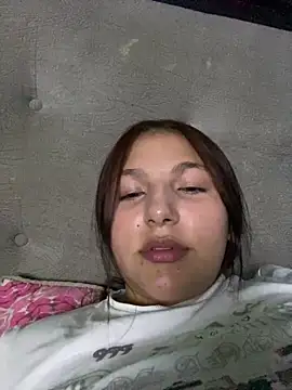 Snapshot of Emily_milk_1 chatting on 18, 6, 2026 Emily milk 1 online show from 18, 6, 2026