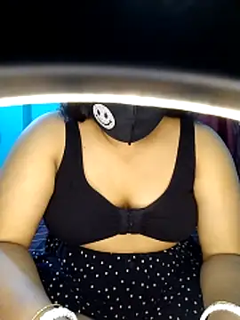 Snapshot of priya2098 chatting on 20, 4, 2026 priya2098 online show from 20, 4, 2026