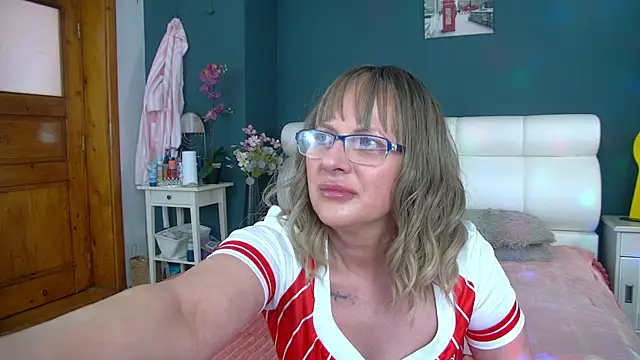 Snapshot of Cougar_Milff chatting on 19, 4, 2026 Cougar Milff online show from 19, 4, 2026
