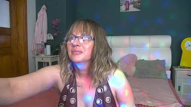 Snapshot of Cougar_Milff chatting on 8, 5, 2026 Cougar Milff online show from 8, 5, 2026