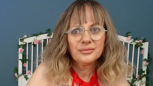 Snapshot of Cougar_Milff chatting on 4, 6, 2026 Cougar Milff online show from 4, 6, 2026