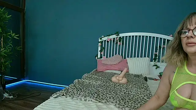 Snapshot of Cougar_Milff chatting on 30, 6, 2026 Cougar Milff online show from 30, 6, 2026