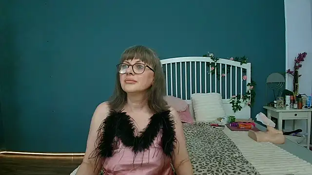 Snapshot of Cougar_Milff chatting on 2, 7, 2026 Cougar Milff online show from 2, 7, 2026