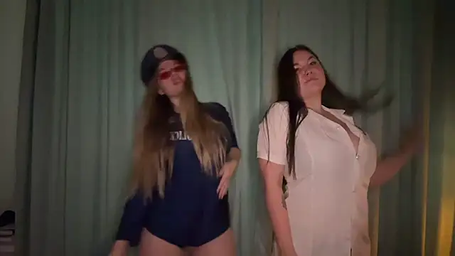 LunaAndFire online show from 3, 12, 2025