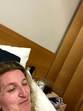 Snapshot of Skyme2713 chatting on 3, 12, 2025 Skyme2713 online show from 3, 12, 2025