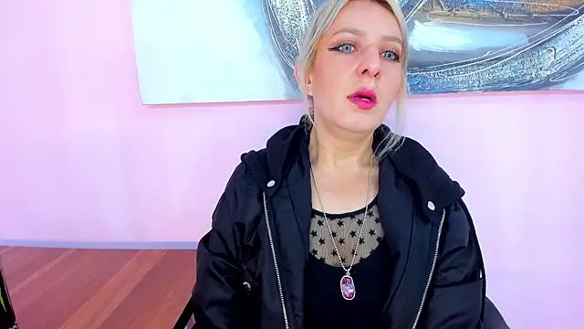 Snapshot of samanta-fox chatting on 27, 11, 2025 samanta-fox online show from 27, 11, 2025