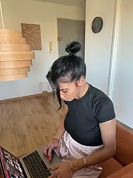 Soniaxxx31 online show from 3, 2, 2026