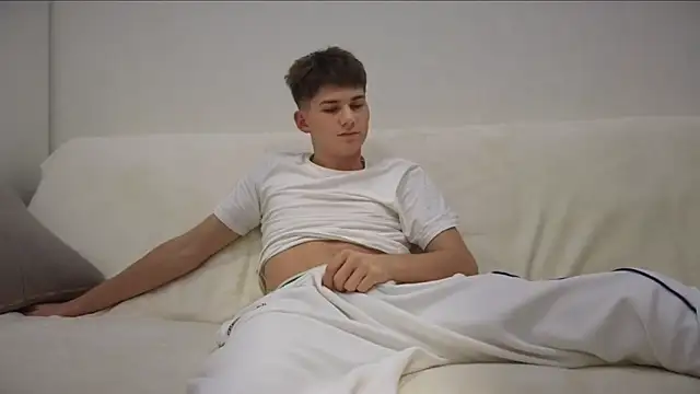 Snapshot of reeves_bae chatting on 27, 11, 2025 reeves bae online show from 27, 11, 2025