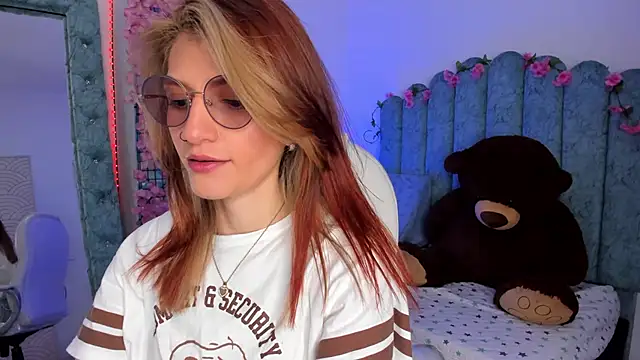 Snapshot of Ash_20_ chatting on 29, 11, 2025 Ash 20 online show from 29, 11, 2025