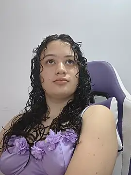 Snapshot of Alana_444 chatting on 27, 5, 2026 Alana 444 online show from 27, 5, 2026