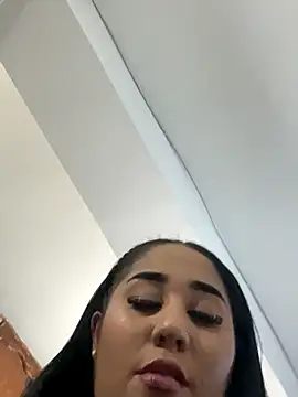 Snapshot of 69scarlet_funny chatting on 28, 11, 2025 69scarlet funny online show from 28, 11, 2025