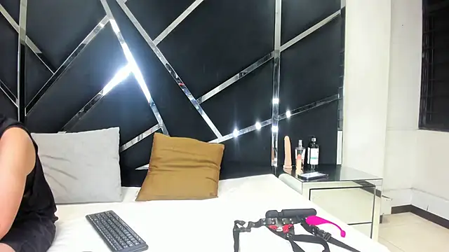 Alyssa Noah online show from 16, 4, 2026