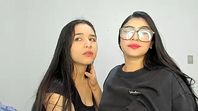 Snapshot of ROUS_SWEET_ chatting on 15, 12, 2025 ROUS SWEET online show from 15, 12, 2025