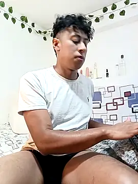 Snapshot of yaron-latin-bad-boy chatting on 29, 11, 2025 yaron-latin-bad-boy online show from 29, 11, 2025