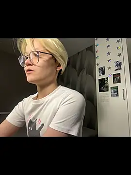 Snapshot of LunaDoreann chatting on 3, 12, 2025 LunaDoreann online show from 3, 12, 2025