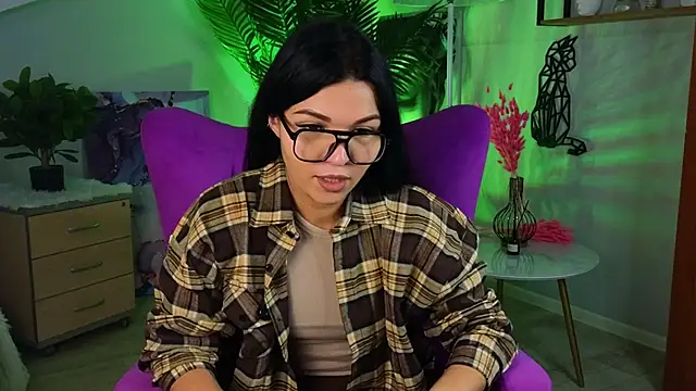 Snapshot of LulaMazzeo chatting on 1, 12, 2025 LulaMazzeo online show from 1, 12, 2025