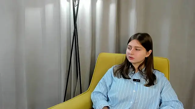 Snapshot of SophiaHalligan chatting on 28, 11, 2025 SophiaHalligan online show from 28, 11, 2025