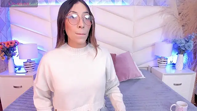 Lizzi Hotman  online show from 5, 2, 2026