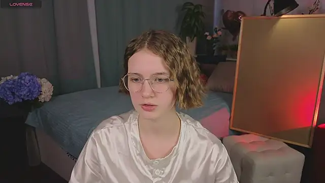 Mia Mooore online show from 13, 2, 2026