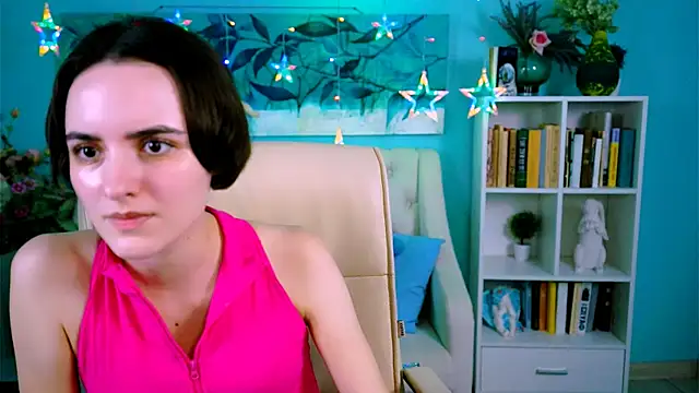 Snapshot of KateWillows chatting on 28, 11, 2025 KateWillows online show from 28, 11, 2025