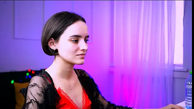 KateWillows online show from 20, 2, 2026