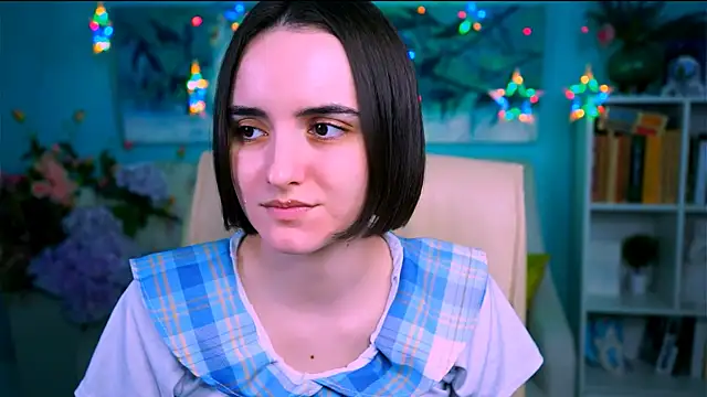 KateWillows online show from 12, 4, 2026