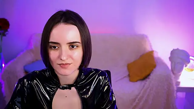 KateWillows online show from 13, 4, 2026