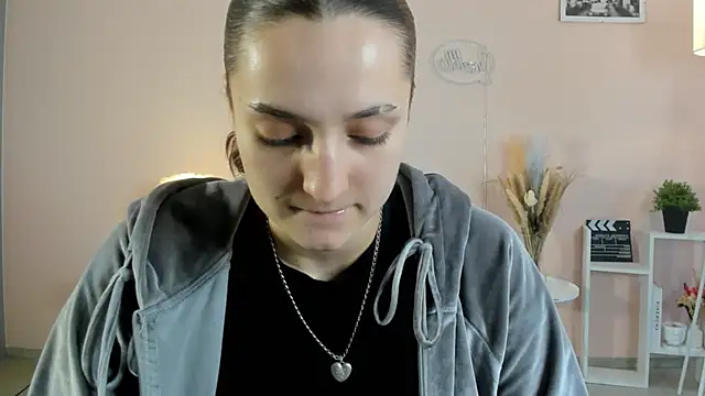 ShelieThetford online show from 5, 12, 2025