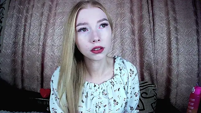 Snapshot of Rysella chatting on 15, 12, 2025 Rysella online show from 15, 12, 2025