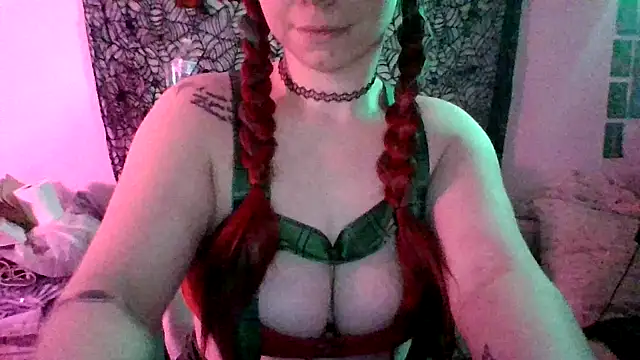 Snapshot of spunfoxxx chatting on 2, 12, 2025 spunfoxxx online show from 2, 12, 2025