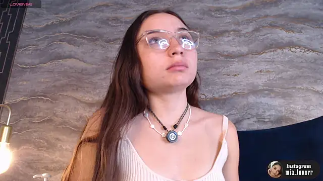 Snapshot of Mia_Luxor chatting on 9, 7, 2026 Mia Luxor online show from 9, 7, 2026