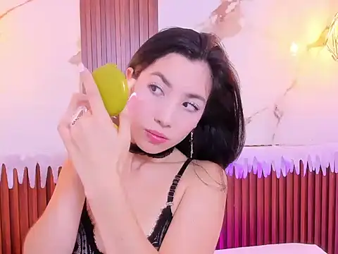 Snapshot of MiaLovely1 chatting on 19, 12, 2025 MiaLovely1 online show from 19, 12, 2025