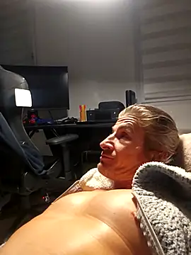 Snapshot of coltstudiogrouperic chatting on 30, 11, 2025 coltstudiogrouperic online show from 30, 11, 2025