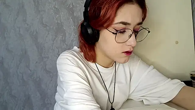 Snapshot of LinaWatter chatting on 3, 12, 2025 LinaWatter online show from 3, 12, 2025