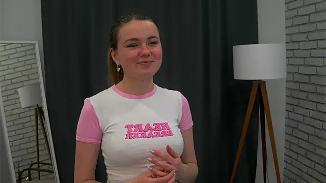 Snapshot of ElmiraZiel chatting on 4, 12, 2025 ElmiraZiel online show from 4, 12, 2025