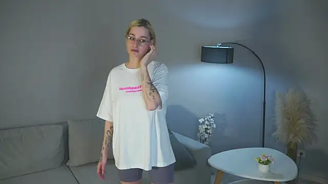 ValerieKirk online show from 3, 12, 2025