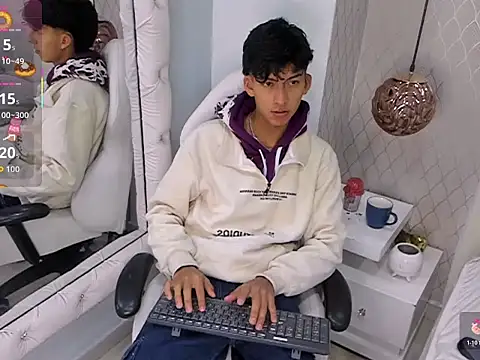 Snapshot of Valentino_Lux chatting on 14, 12, 2025 Valentino Lux online show from 14, 12, 2025