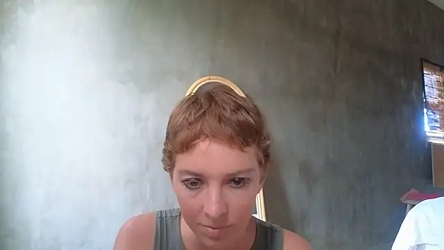 Snapshot of Ida-Rose chatting on 3, 12, 2025 Ida-Rose online show from 3, 12, 2025