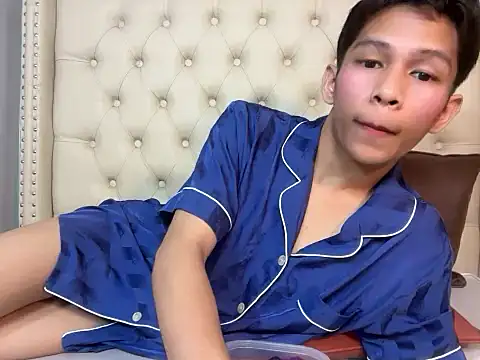 Snapshot of TheBoyAboveYou chatting on 11, 5, 2026 TheBoyAboveYou online show from 11, 5, 2026